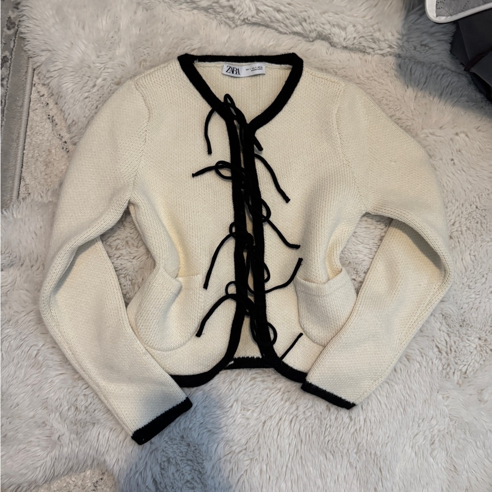 Zara Women's Ivory and Black Cardigan